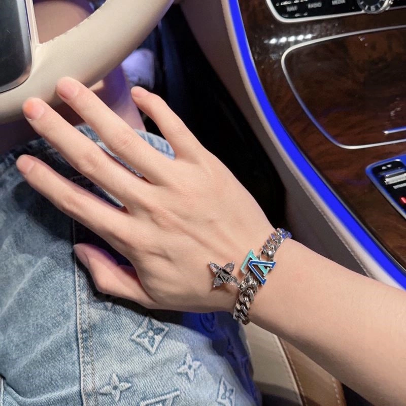 TechFriendly Louis Vuitton Bracelets 248776