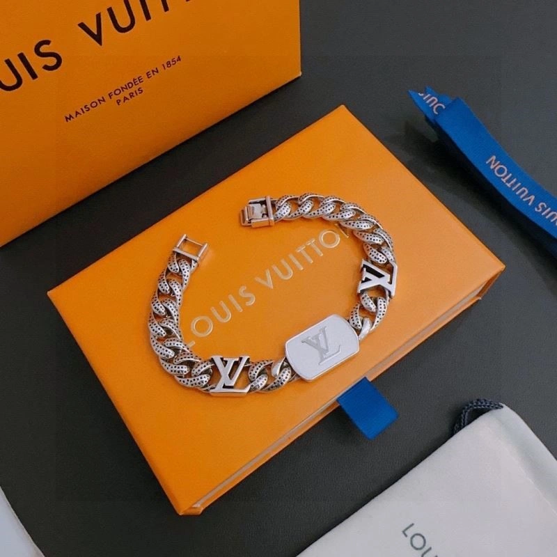 Refined Louis Vuitton Bracelets 248796