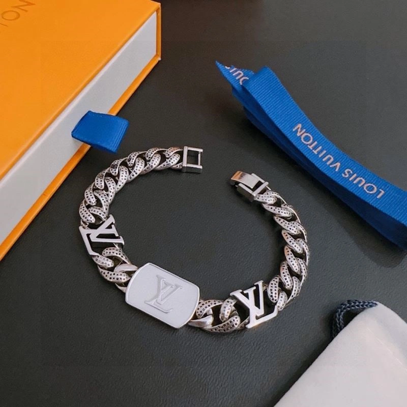 Refined Louis Vuitton Bracelets 248796