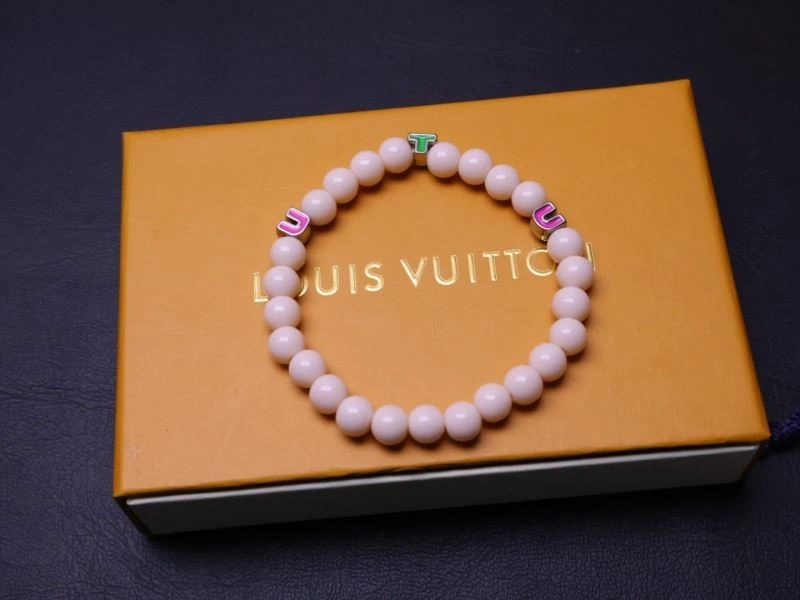 Stylish Louis Vuitton Bracelets 248762