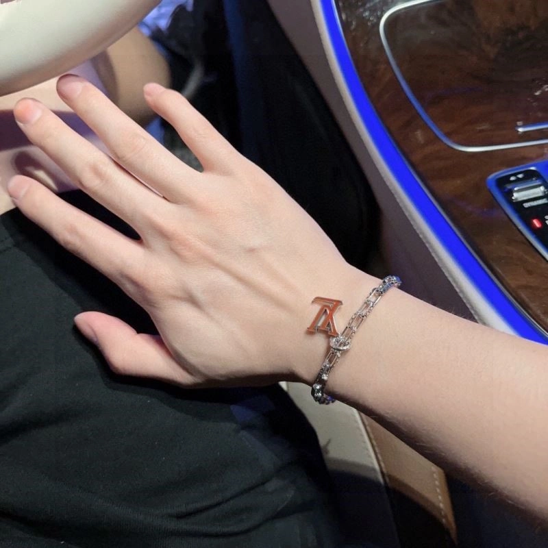 Lightweight Louis Vuitton Bracelets 248734