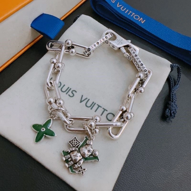 Cozy Louis Vuitton Bracelets 248740