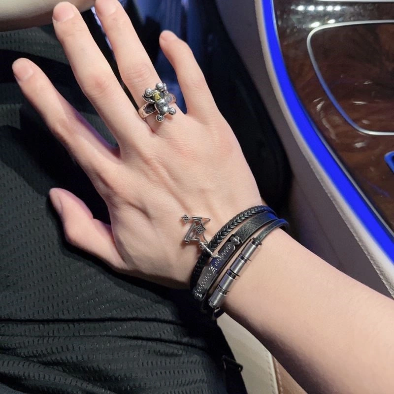 Neat Louis Vuitton Bracelets 248752