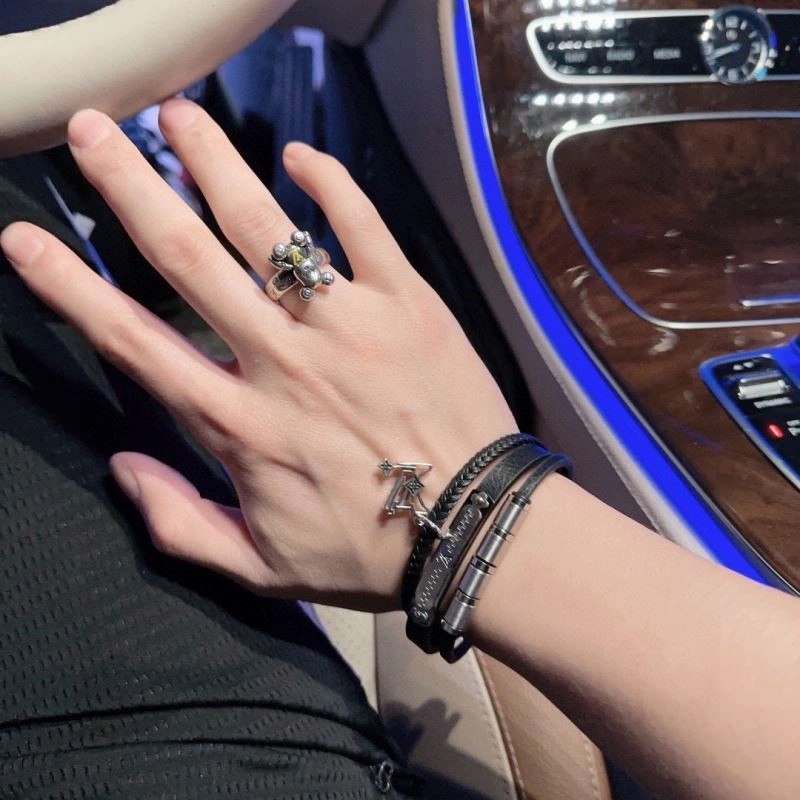 Neat Louis Vuitton Bracelets 248752