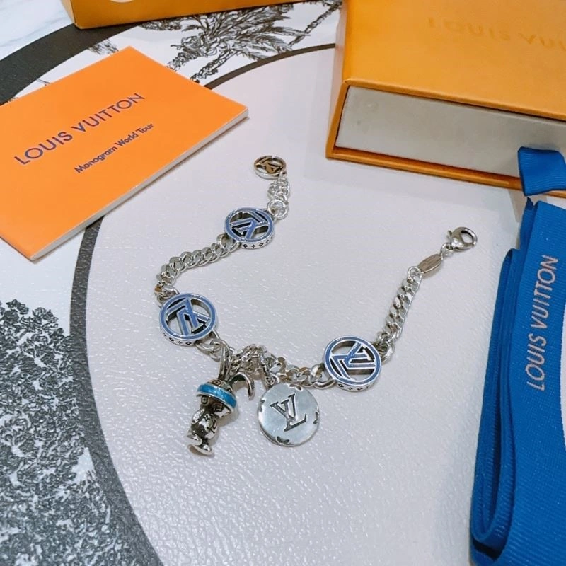 Elegant Louis Vuitton Bracelets 248729