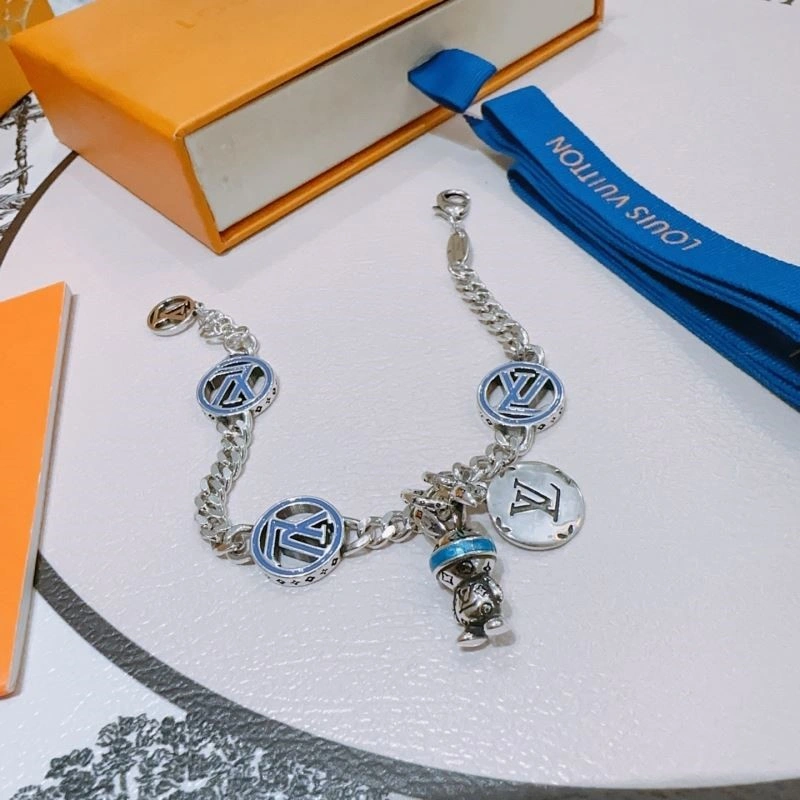 Elegant Louis Vuitton Bracelets 248729