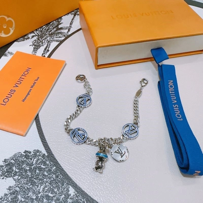 Elegant Louis Vuitton Bracelets 248729