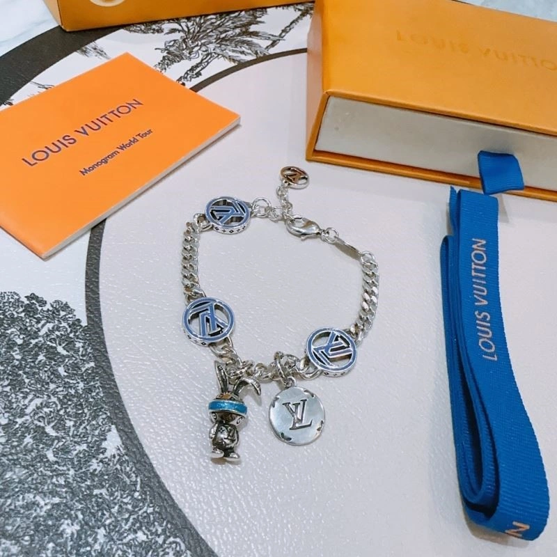 Elegant Louis Vuitton Bracelets 248729