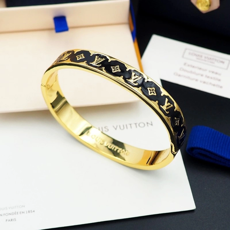 UrbanChic Louis Vuitton Bracelets 248733
