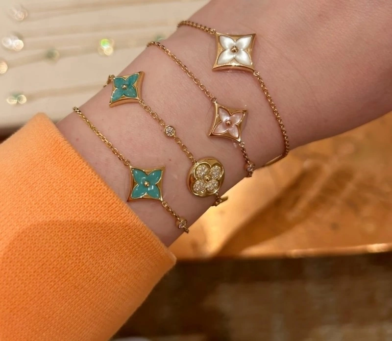 Louis Vuitton Bracelets Sleek 248702