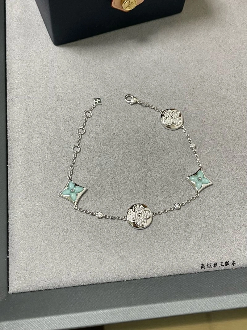 Louis Vuitton Bracelets Sleek 248702