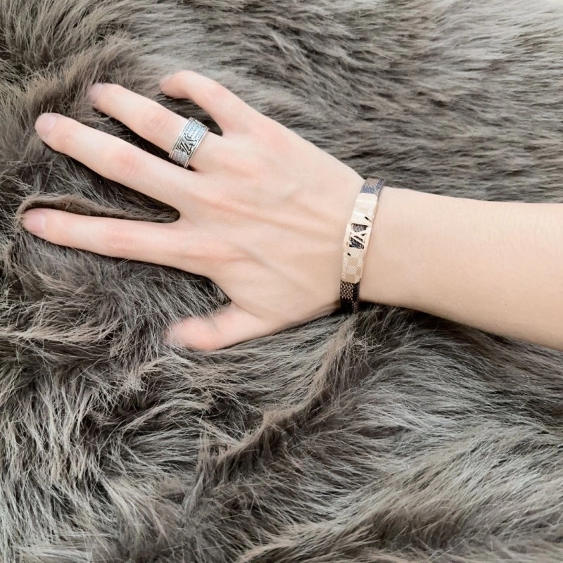 Louis Vuitton Bracelets Bright 248704