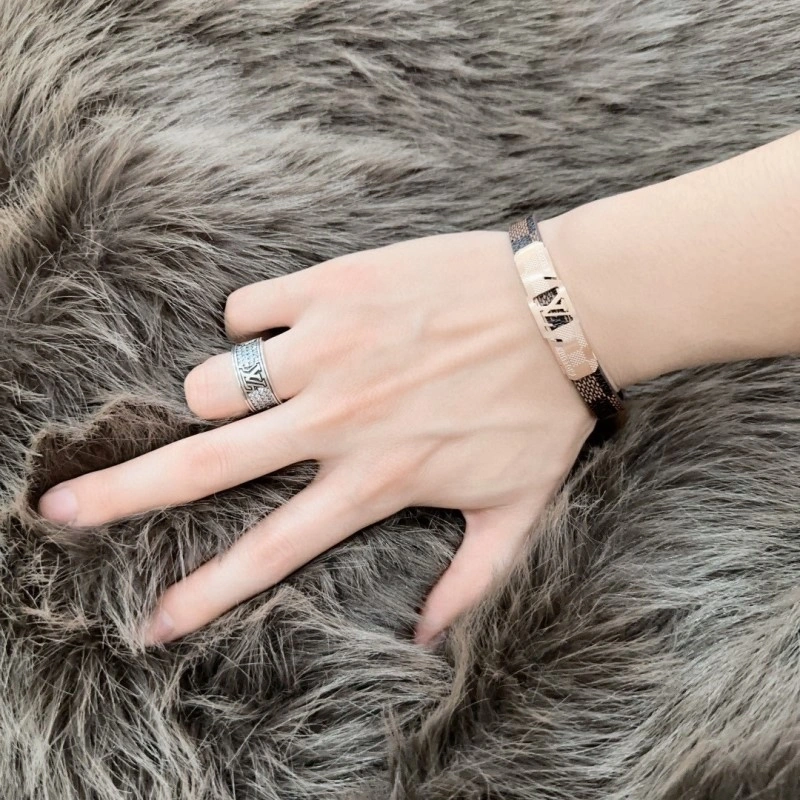 Louis Vuitton Bracelets Bright 248704