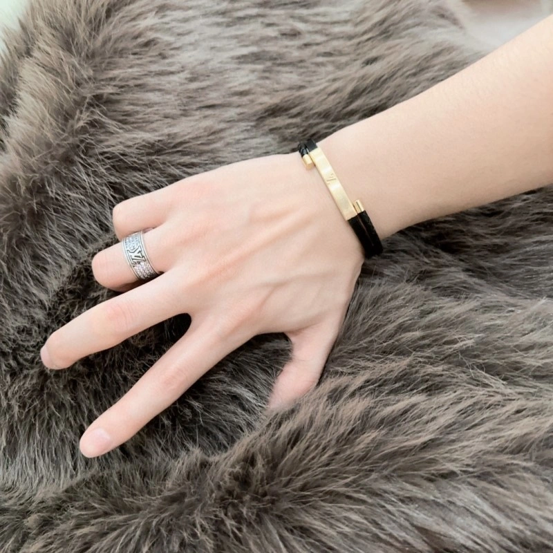 Trendy Louis Vuitton Bracelets 248700