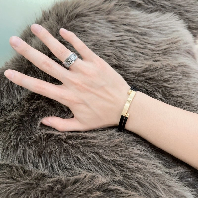 Trendy Louis Vuitton Bracelets 248700