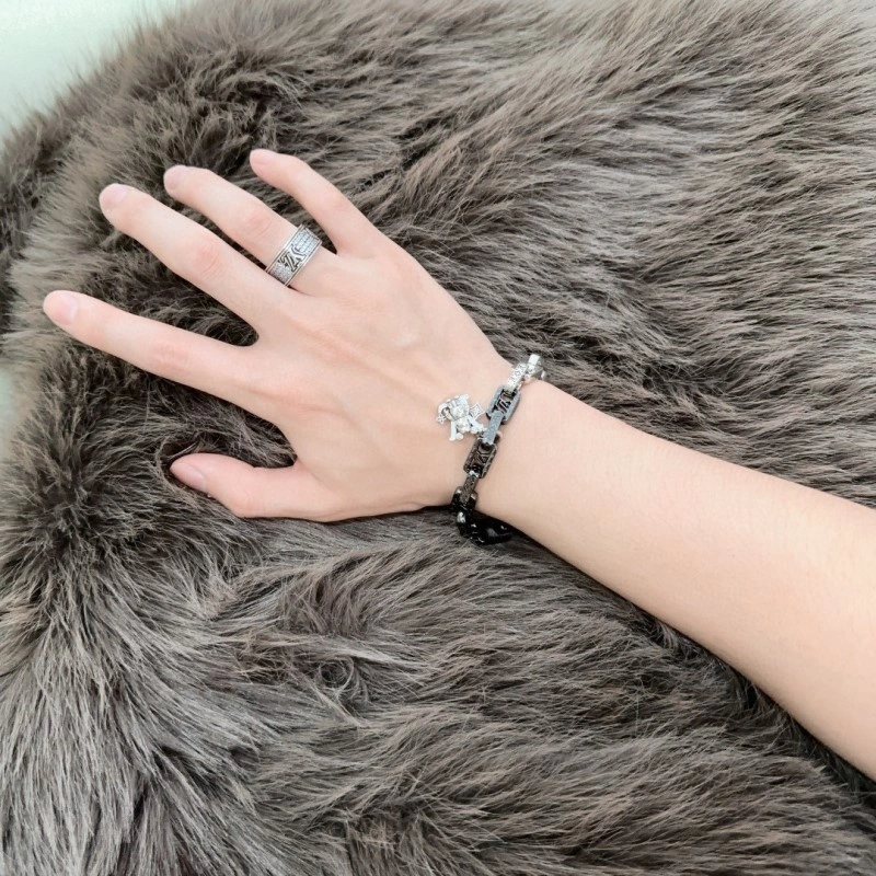 Fashionable Louis Vuitton Bracelets 248690