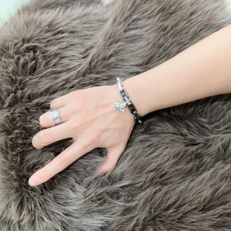 Fashionable Louis Vuitton Bracelets 248690