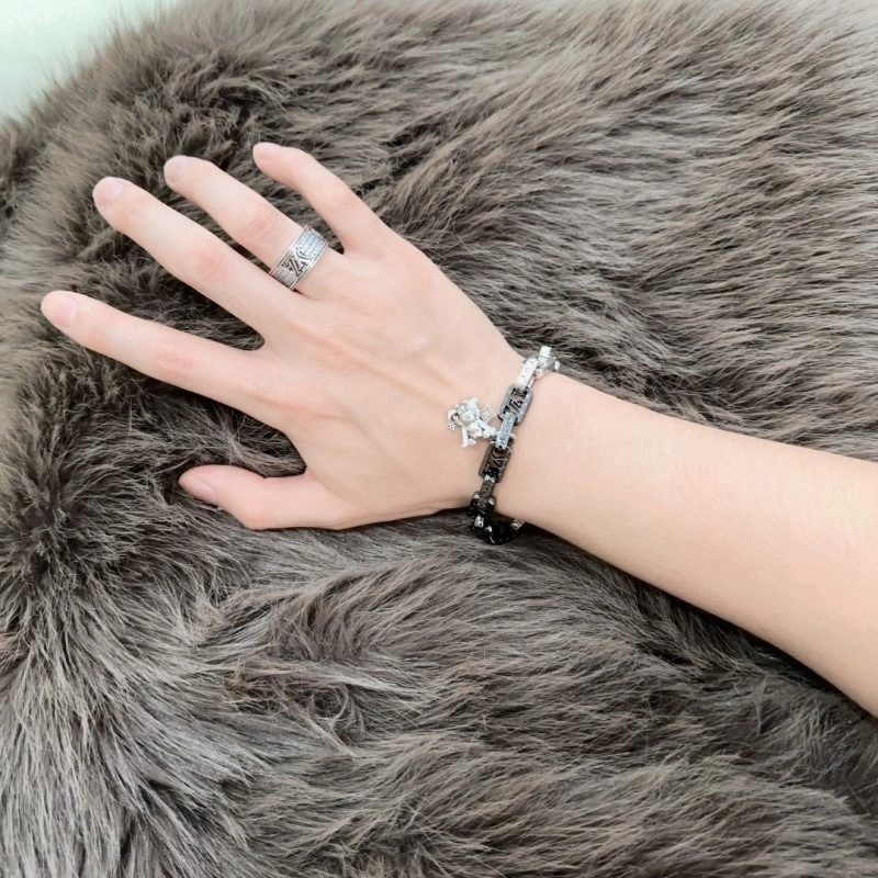 Fashionable Louis Vuitton Bracelets 248690