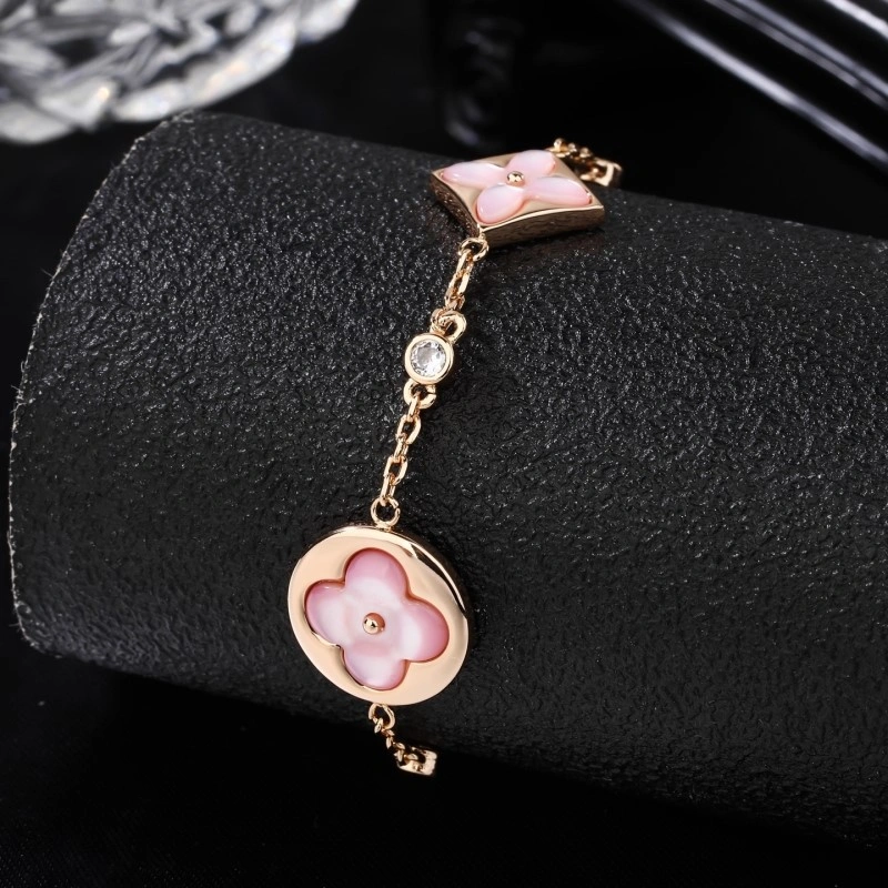 Cozy Louis Vuitton Bracelets 248699