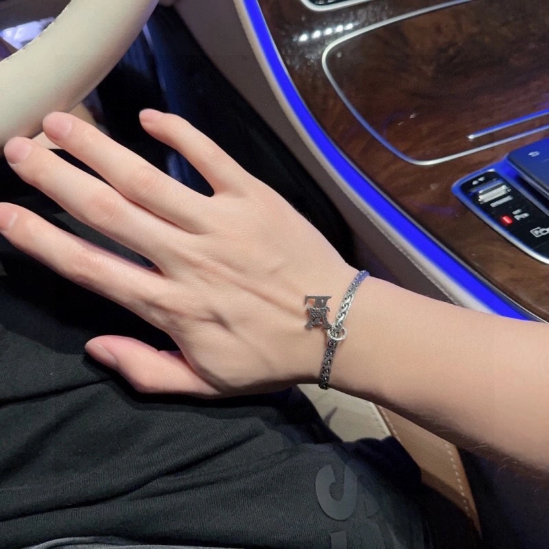 Louis Vuitton Bracelets Lightweight 248681