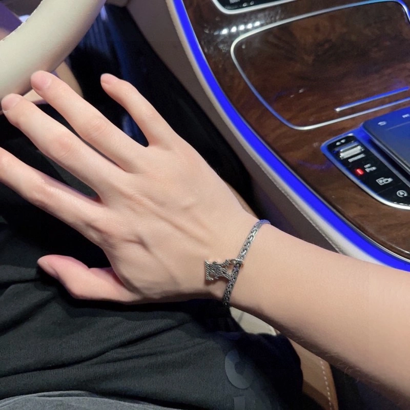 Louis Vuitton Bracelets Lightweight 248681