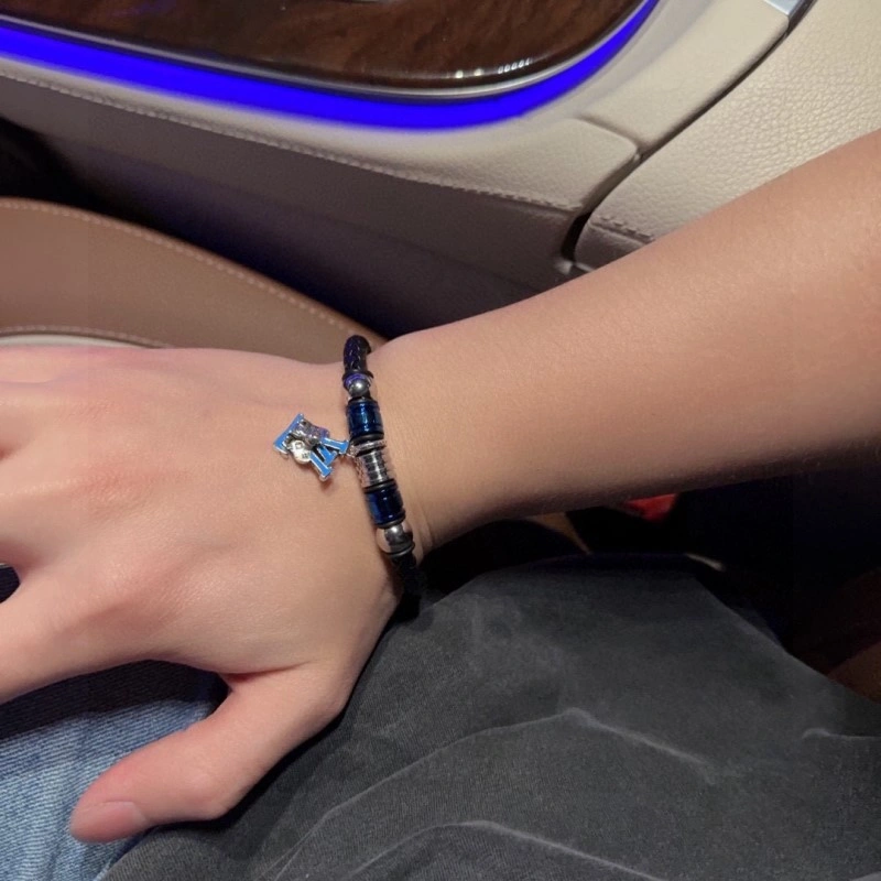 RelaxedFit Louis Vuitton Bracelets 248674