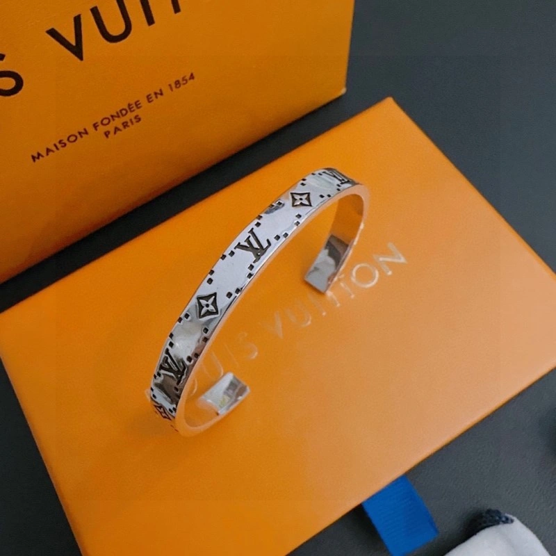Premium Louis Vuitton Bracelets 248673