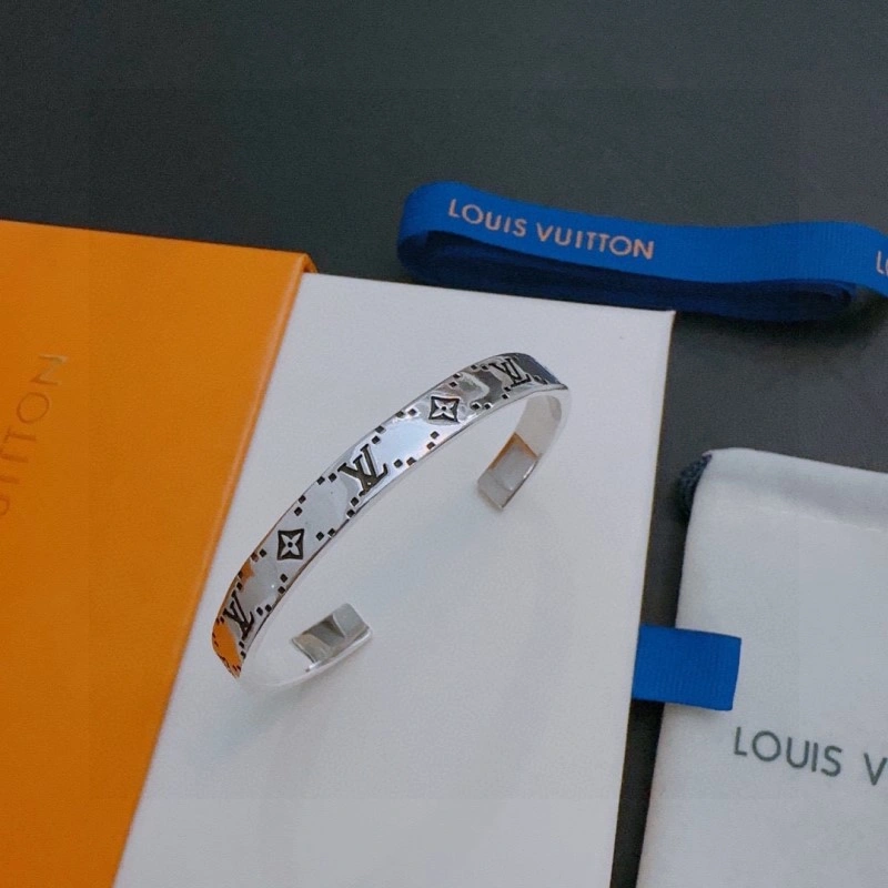Premium Louis Vuitton Bracelets 248673