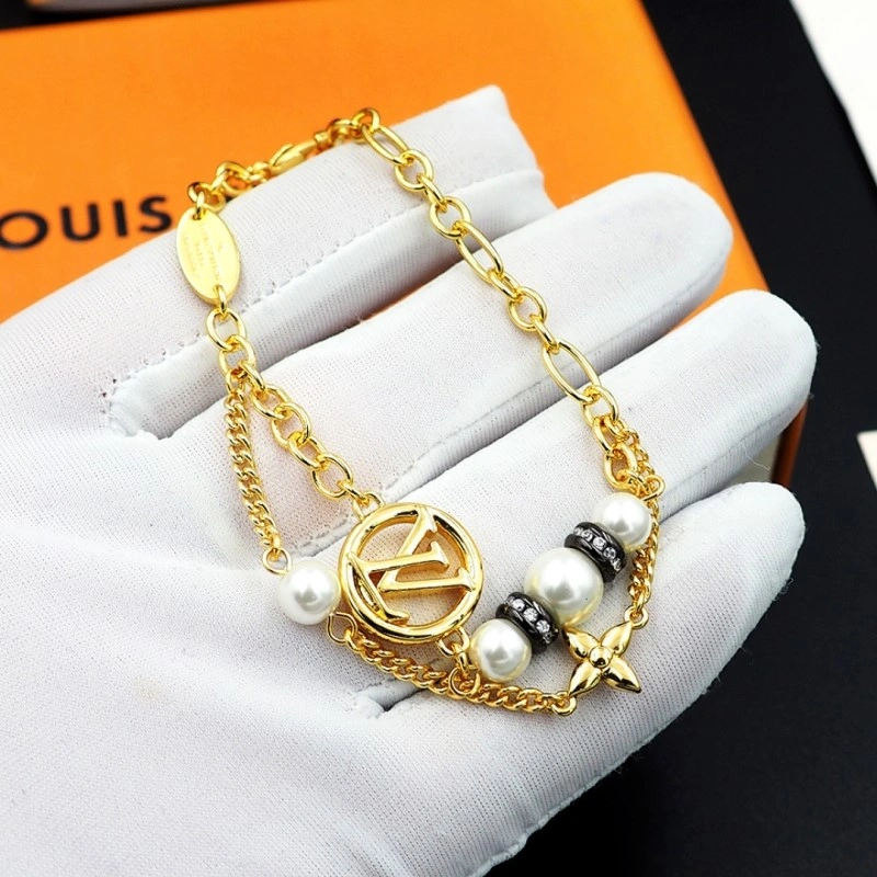 Premium Louis Vuitton Bracelets 248652
