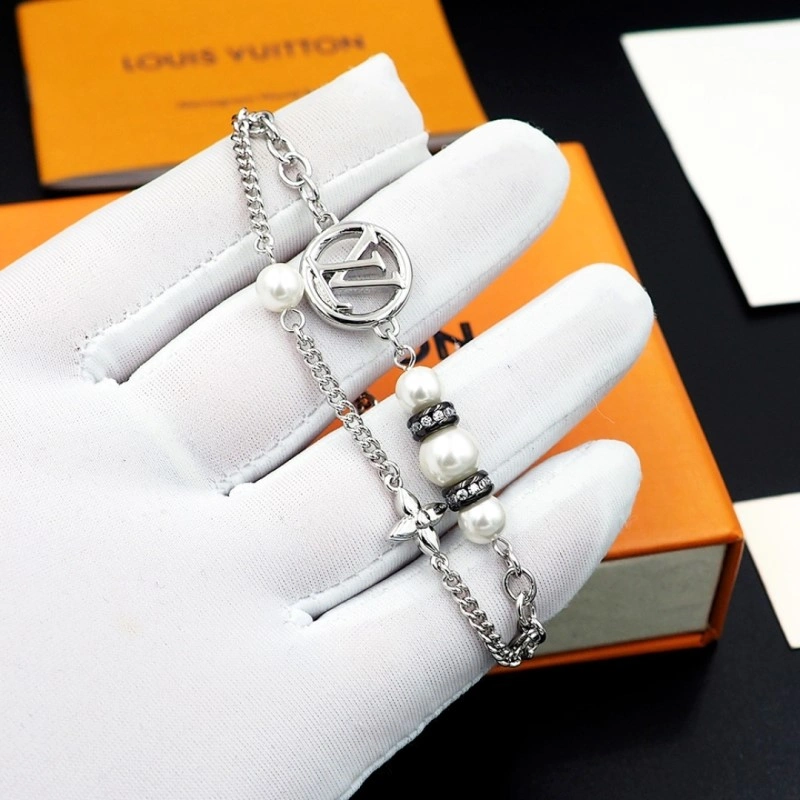 Louis Vuitton Bracelets Lightweight 248657