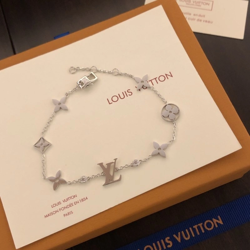 UrbanChic Louis Vuitton Bracelets 248368
