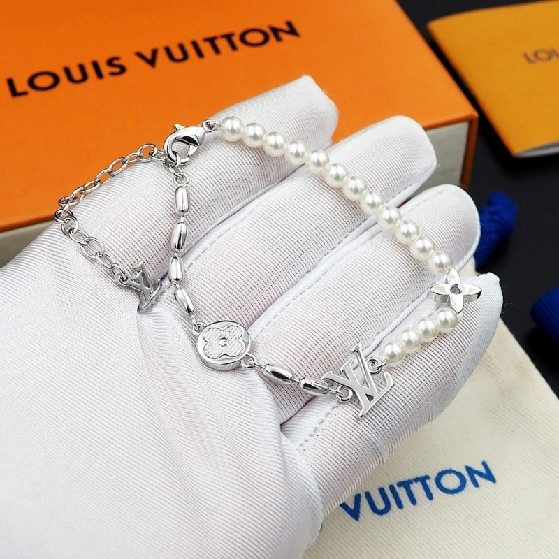 EyeCatching Louis Vuitton Bracelets 248371