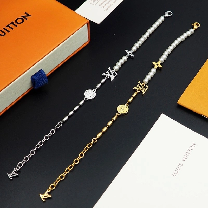 EyeCatching Louis Vuitton Bracelets 248371