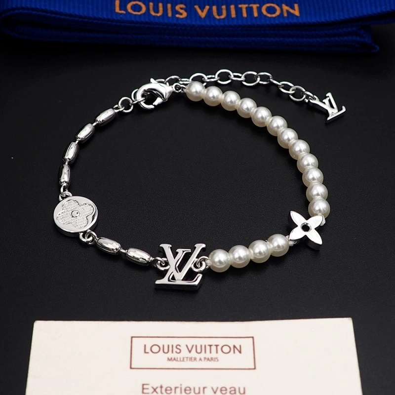 EyeCatching Louis Vuitton Bracelets 248371