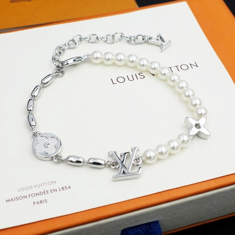 EyeCatching Louis Vuitton Bracelets 248371