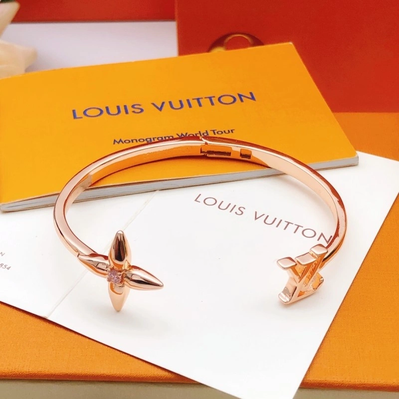 Sporty Louis Vuitton Bracelets 248362