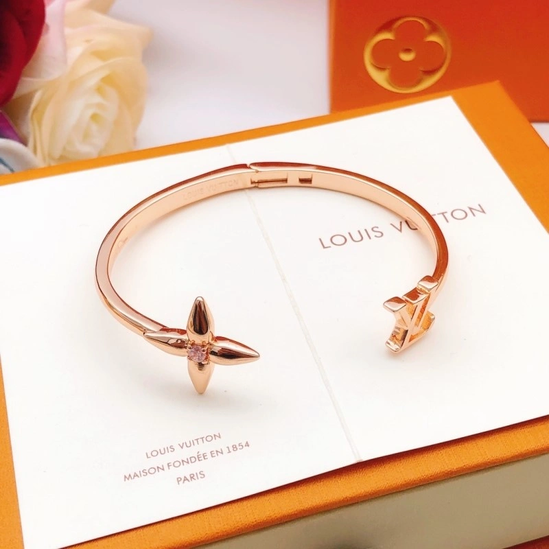 Sporty Louis Vuitton Bracelets 248362