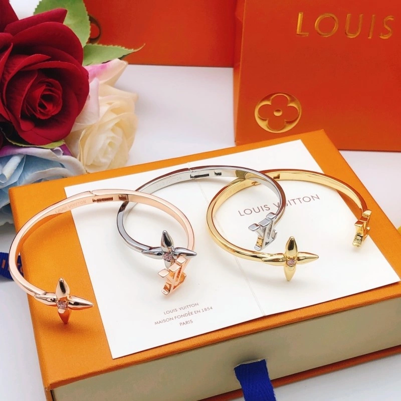Sporty Louis Vuitton Bracelets 248362