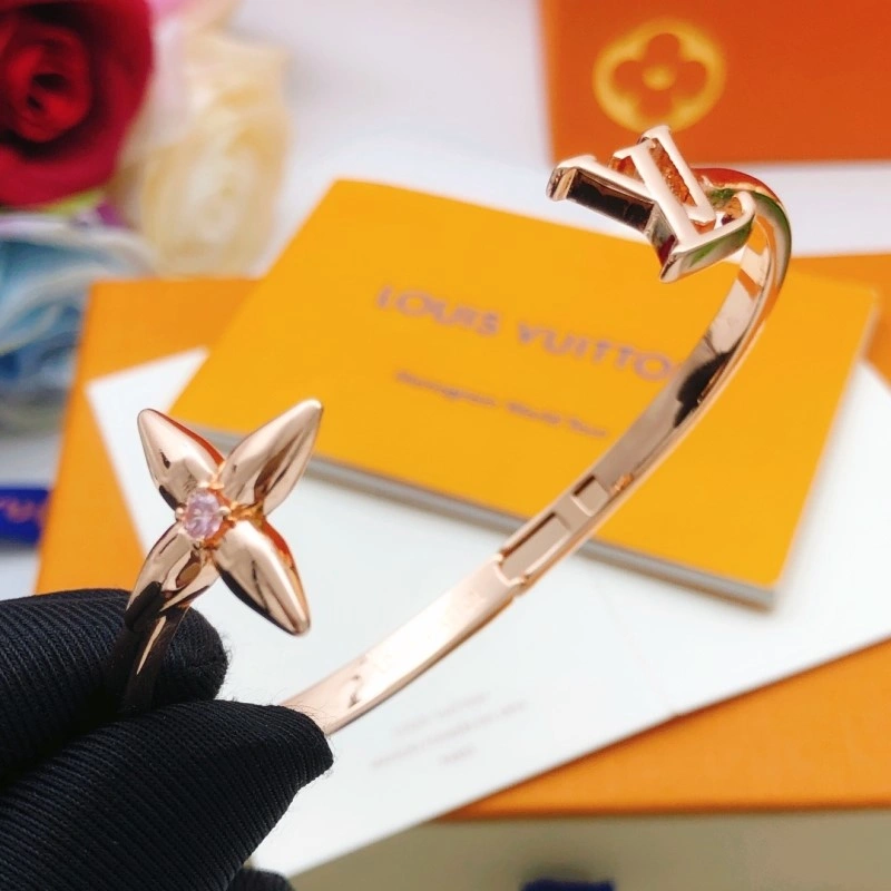 Sporty Louis Vuitton Bracelets 248362