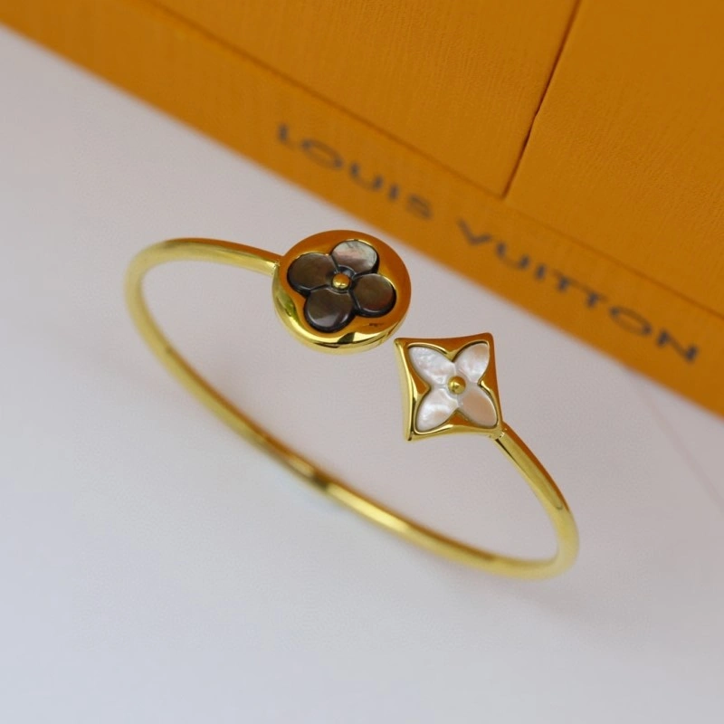 Stylish Louis Vuitton Bracelets 248343