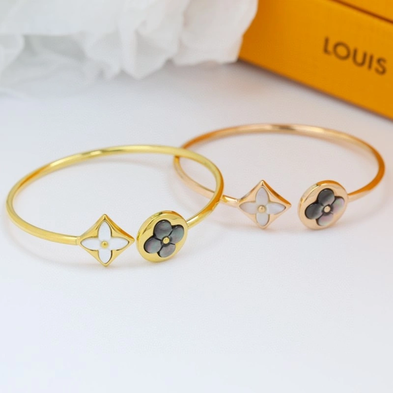 Stylish Louis Vuitton Bracelets 248343