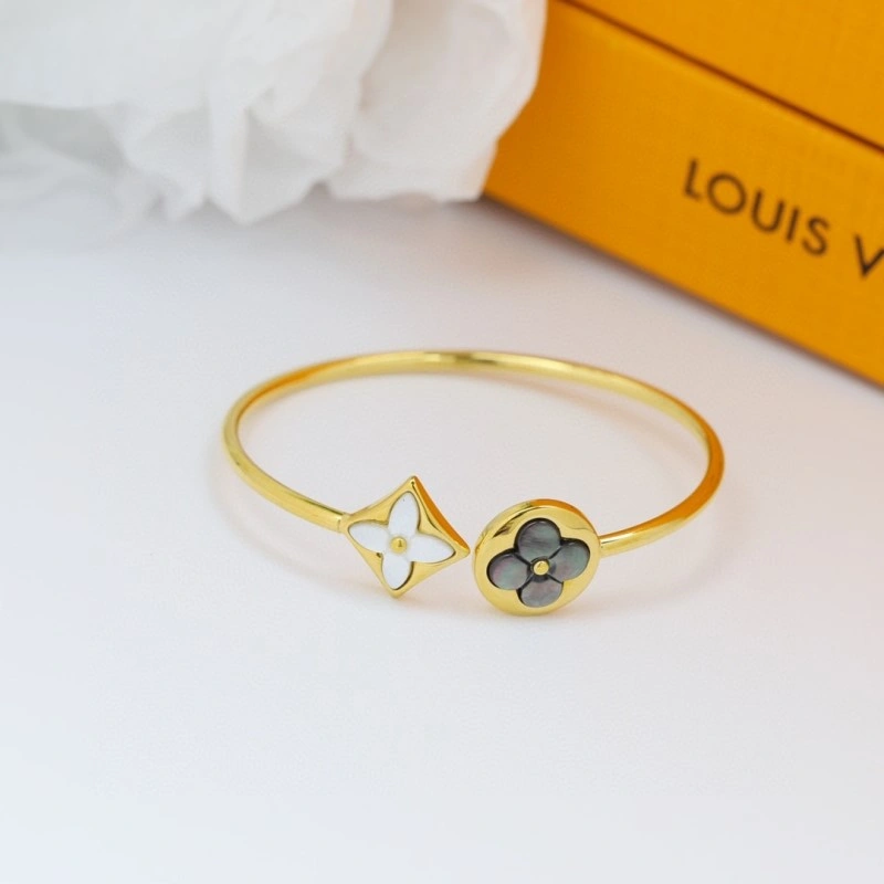 Stylish Louis Vuitton Bracelets 248343