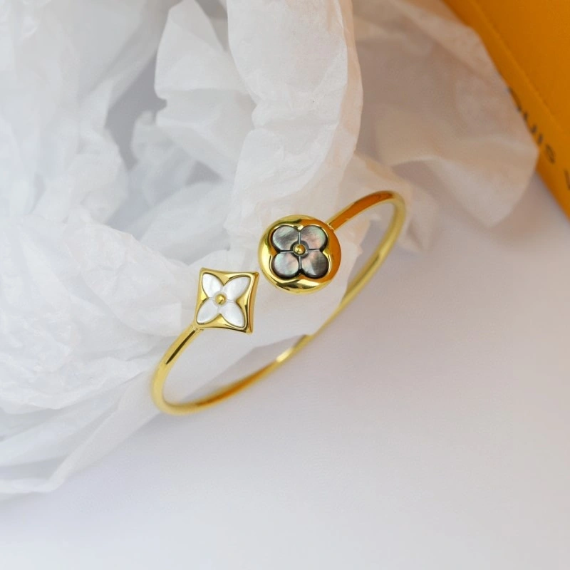 Stylish Louis Vuitton Bracelets 248343