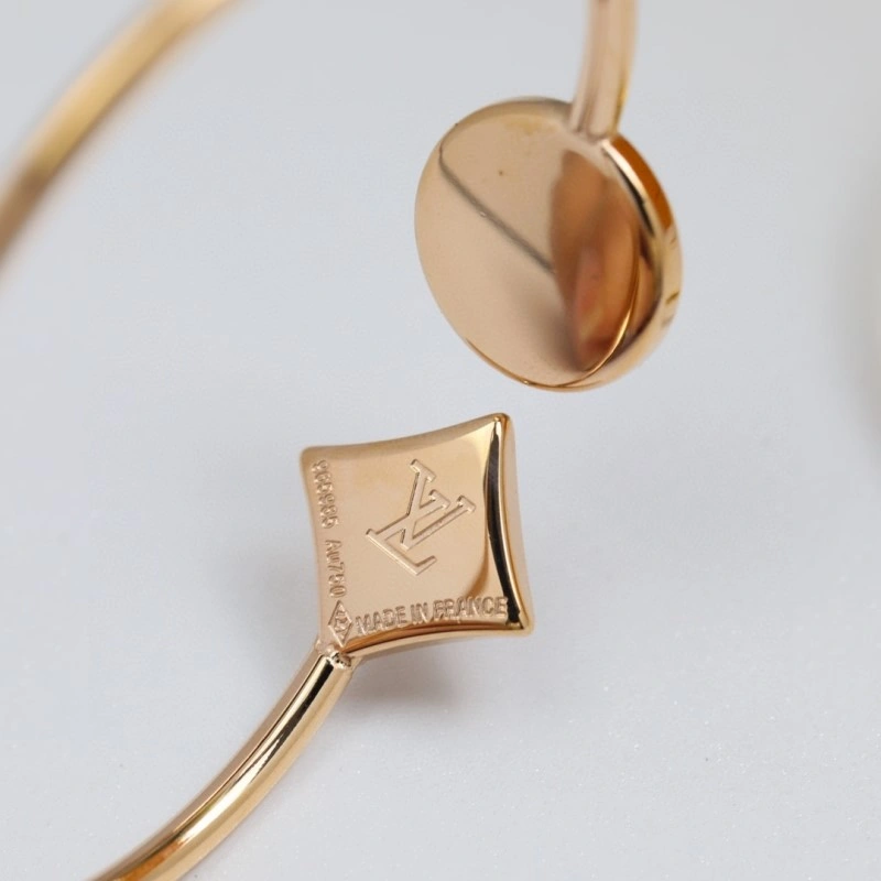 Stylish Louis Vuitton Bracelets 248343