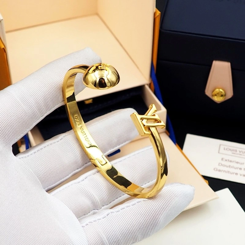 Louis Vuitton Bracelets FashionForward 248327
