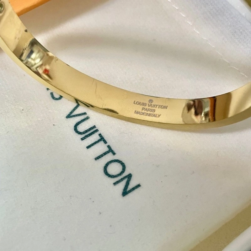 Louis Vuitton Bracelets FashionForward 248333