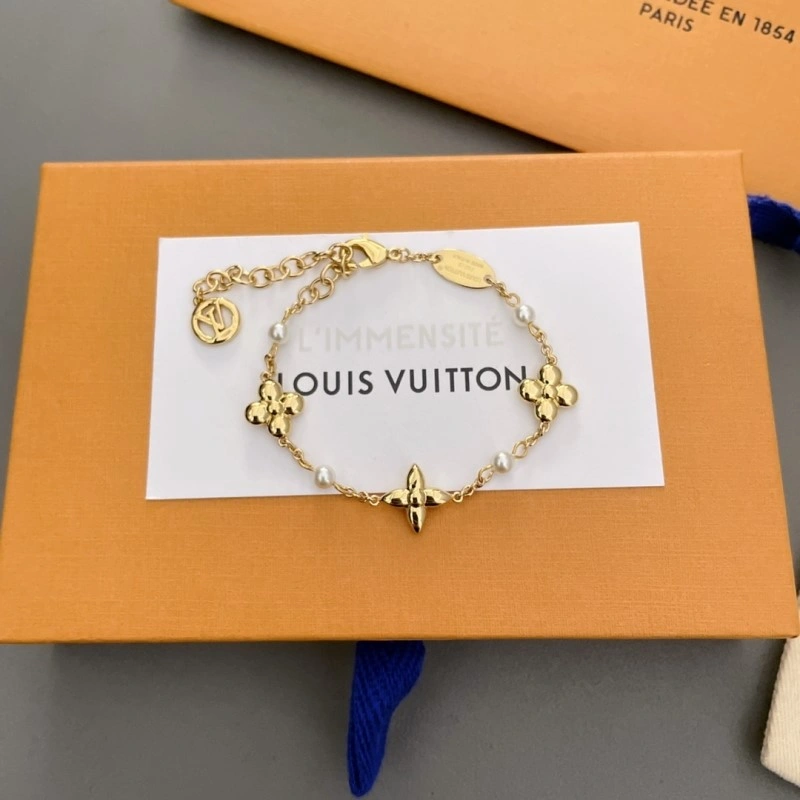 Stylish Louis Vuitton Bracelets 248310