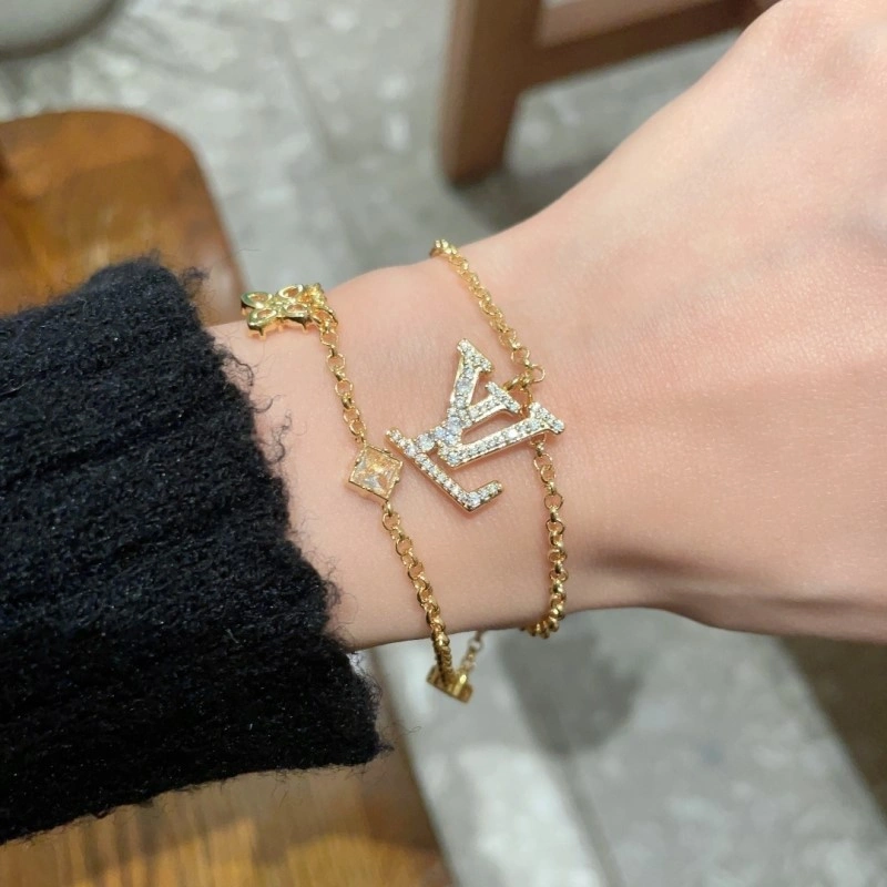 Sleek Louis Vuitton Bracelets 248328