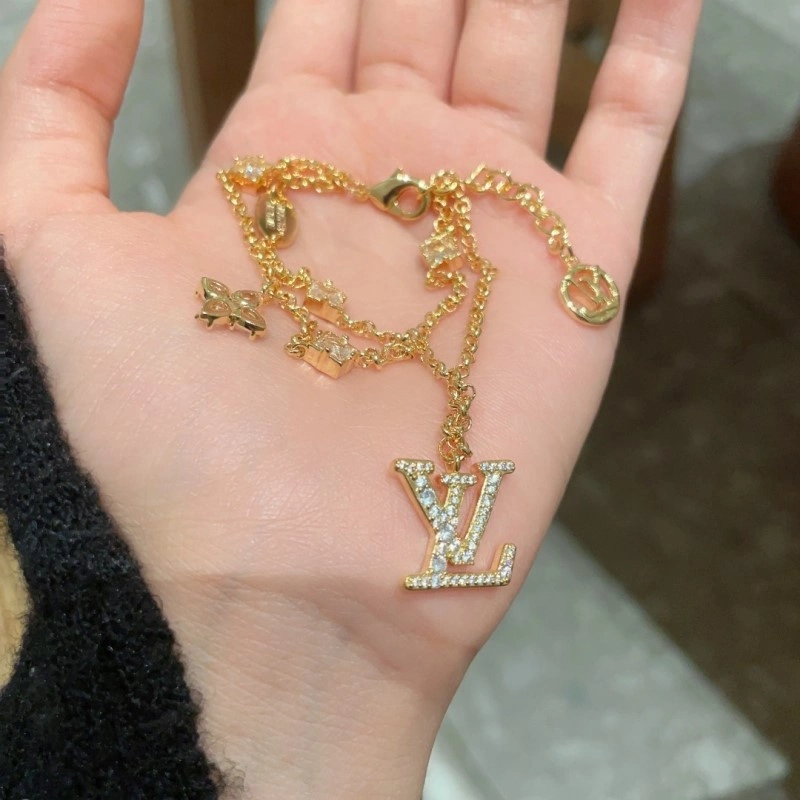 Sleek Louis Vuitton Bracelets 248328