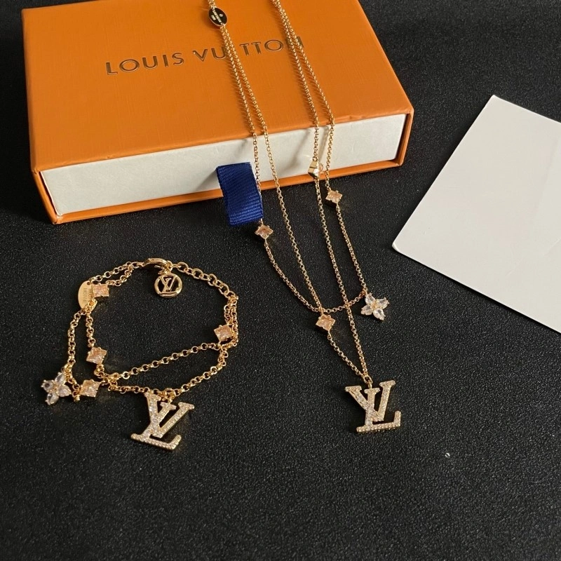 Sleek Louis Vuitton Bracelets 248328
